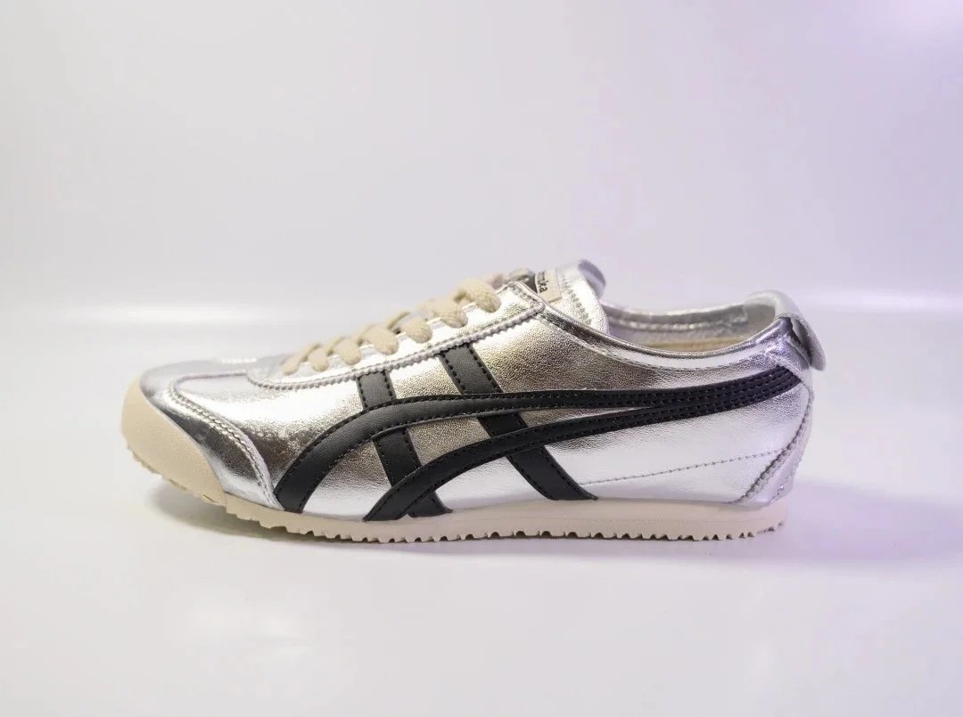 Onitsuka Tiger Onitsuka Tiger Mexico 66 Sneakers in Silver/Black Silver