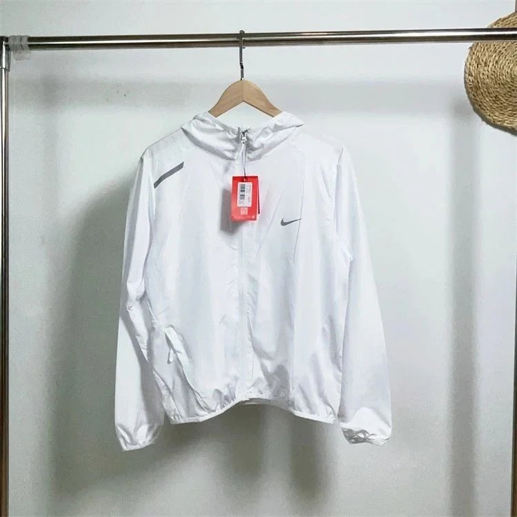 Nike Windrunner Jacket in White White
