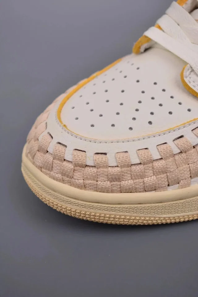 Nike Air Jordan 1 high-top sneakers product detail image 6