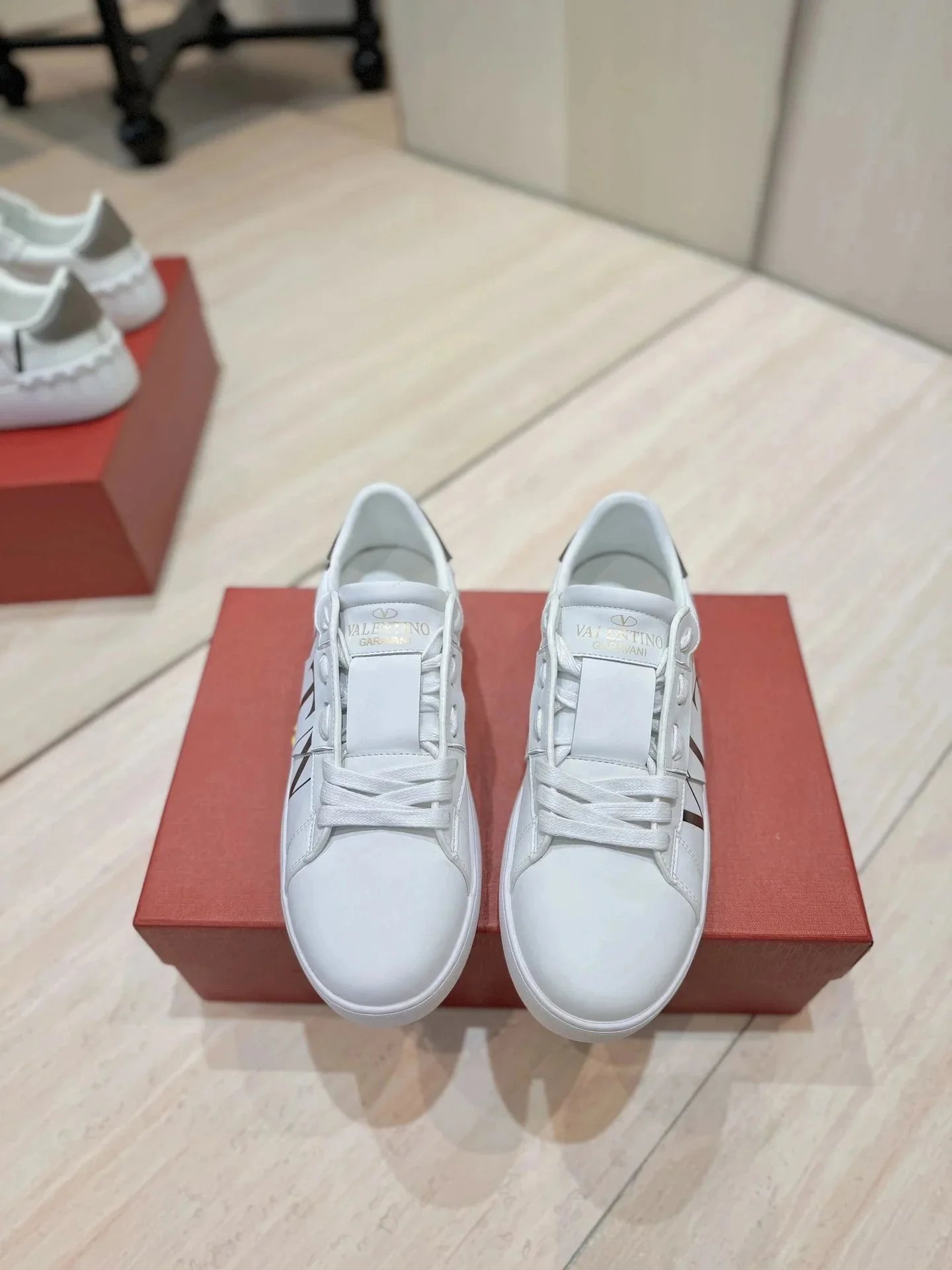 Valentino Garavani Rockstud Spike Low-Top White Pink Multicolor Sneakers - 5