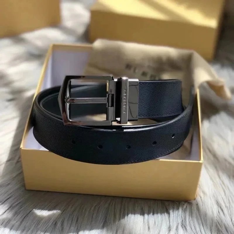Burberry Reversible Leather Belt in Black and Navy Black