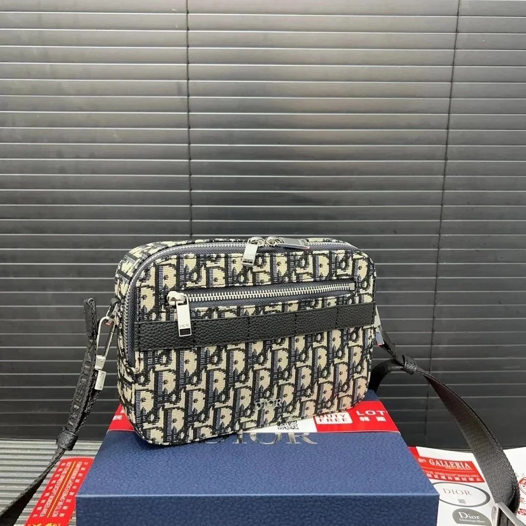 Small Square Camera Bag photo 5