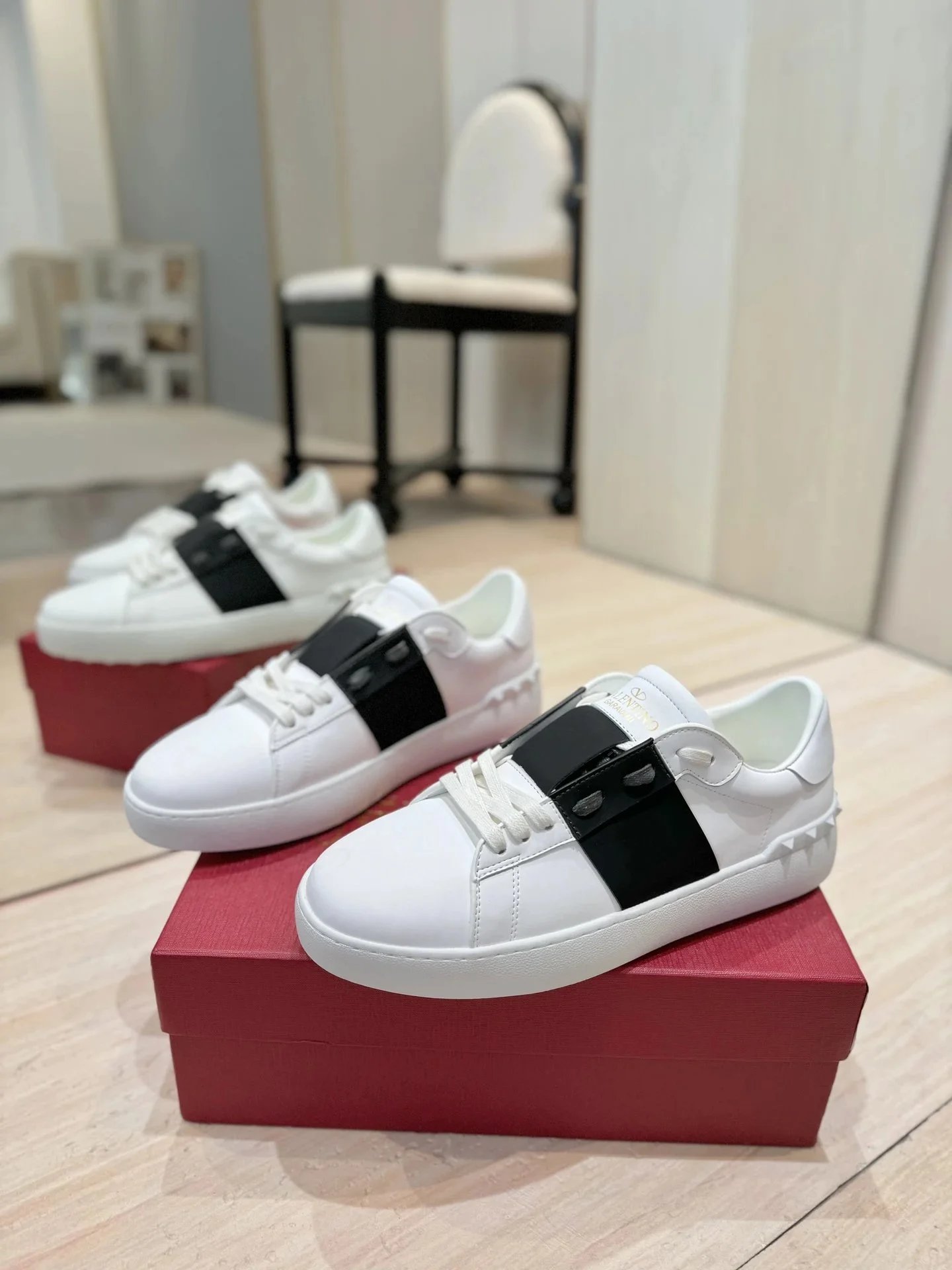 Valentino Garavani Rockstud Spike Low-Top White Pink Multicolor Sneakers - 11
