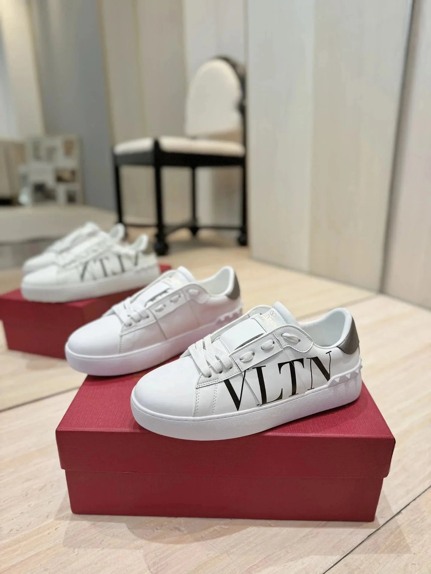 Valentino Garavani Rockstud Spike Low-Top White Pink Multicolor Sneakers - 3