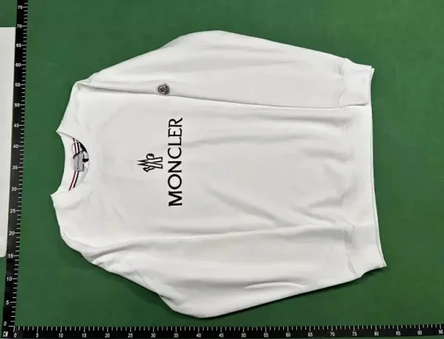Moncler Hoodies & Sweatshirts Crewneck logo-print sweatshirt product detail image 3