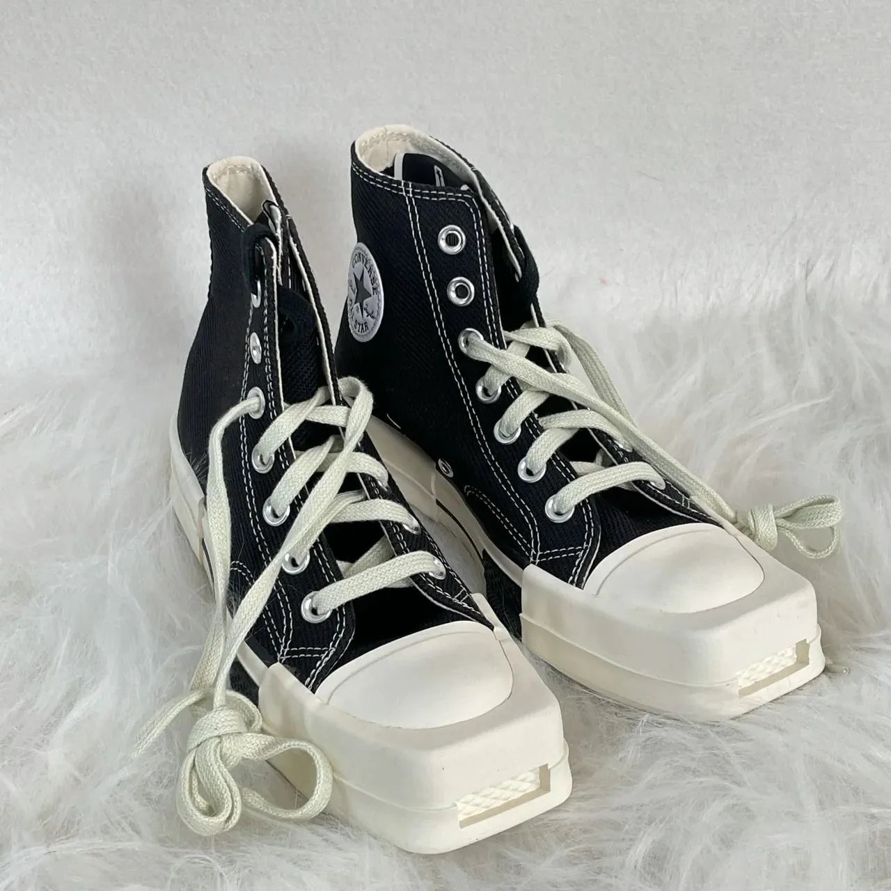 Converse Sneakers High-Top Canvas Lace-Up image 2