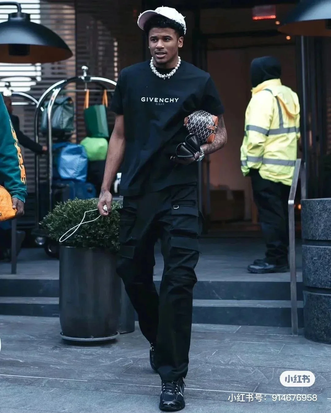 G Home GIV Givenchy multiple large pocket overalls Givenchy 24 new men's and women's Velcro button pocket casual overalls are on sale on the official website ** Purchasing quality