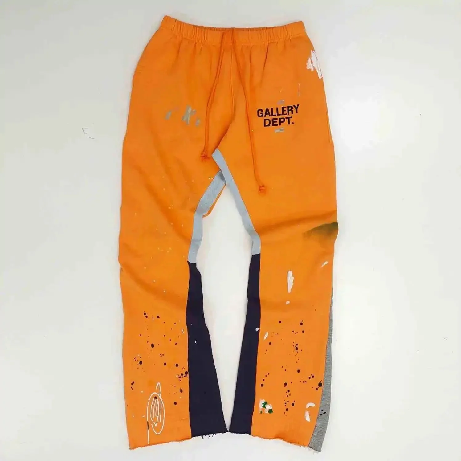 Dept. trousers legs are spliced ​​with multi-colored black letters and white waves