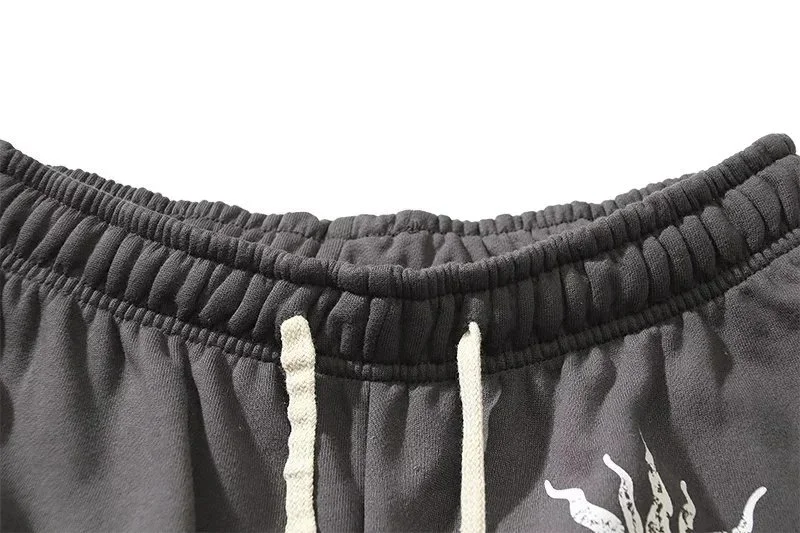 American high street Travis Scott CHARACTER cartoon print men's and women's casual loose sports terry shorts three-quarter pants for men and women trendy