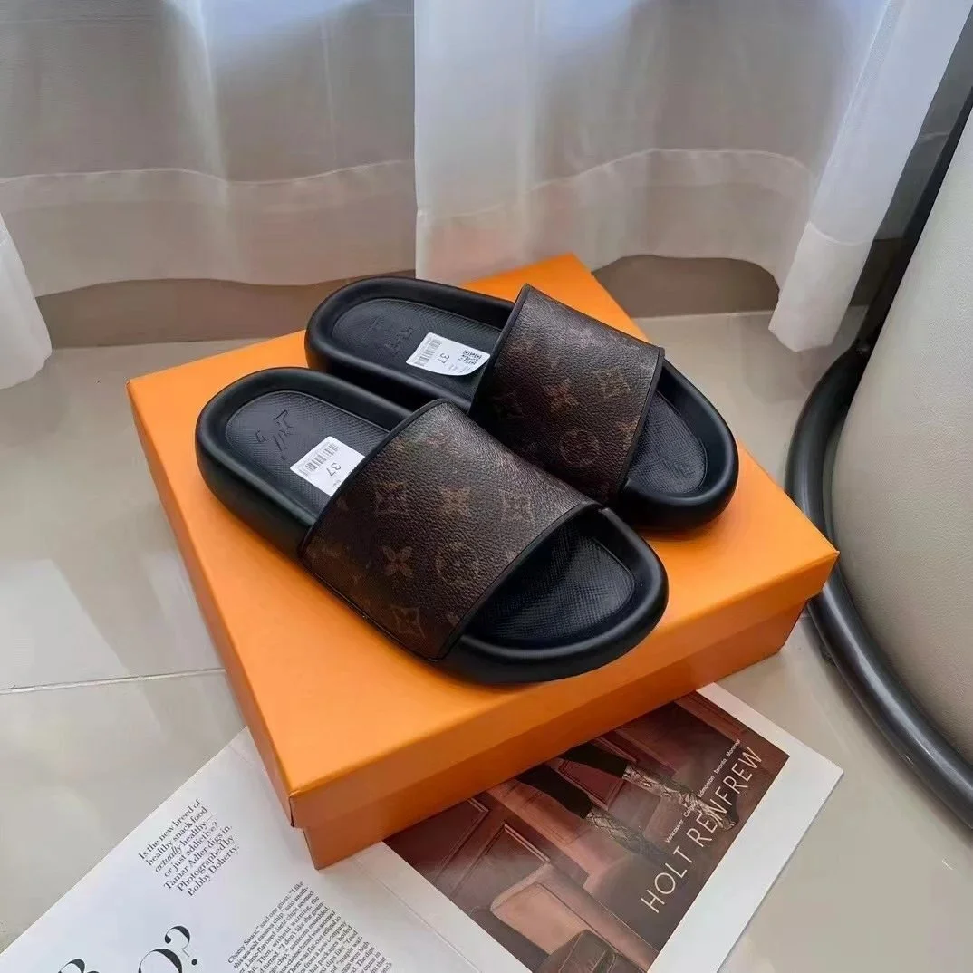 Letter embossed slippers for men and women, flat, non-slip, versatile