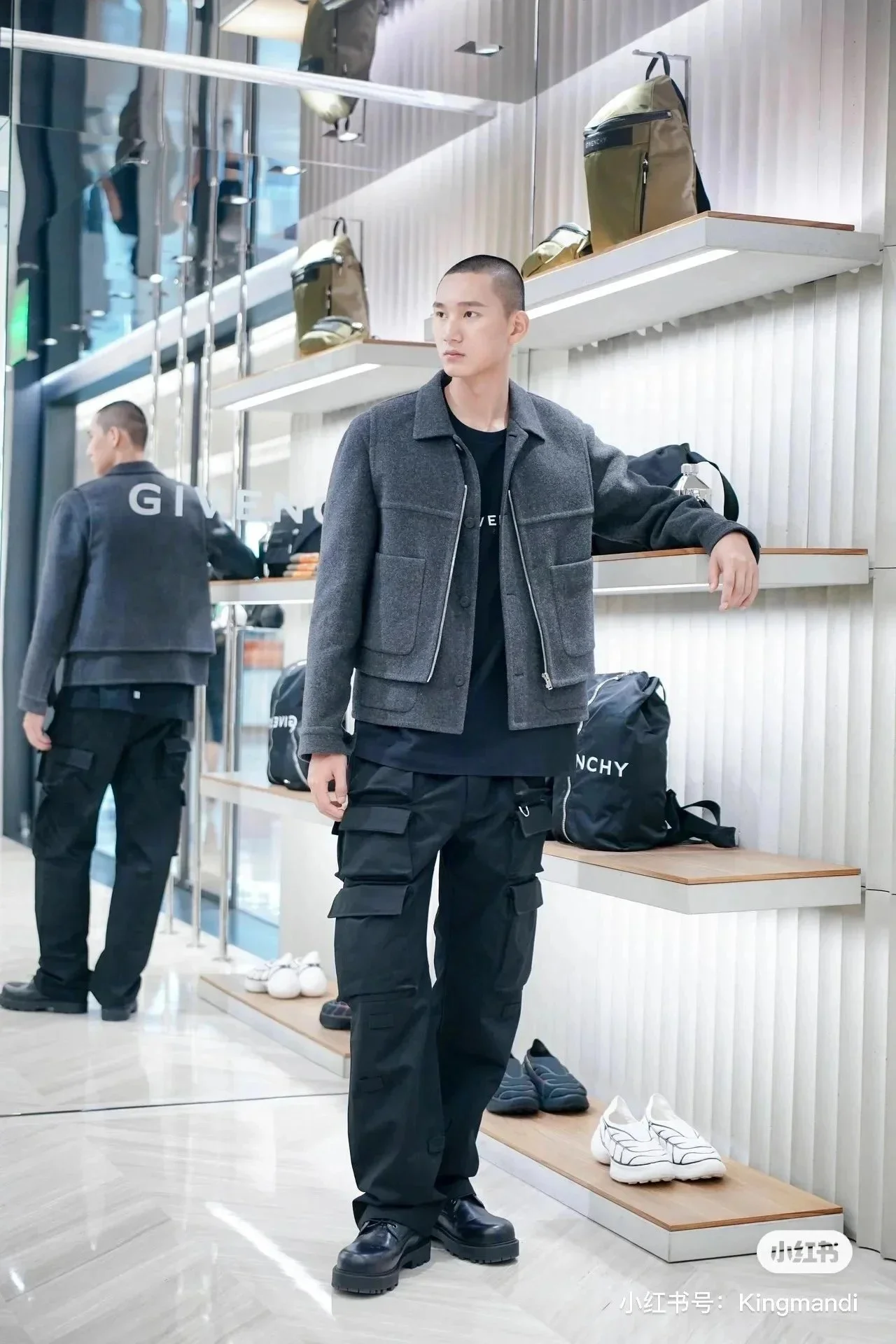 G Home GIV Givenchy multiple large pocket overalls Givenchy 24 new men's and women's Velcro button pocket casual overalls are on sale on the official website ** Purchasing quality