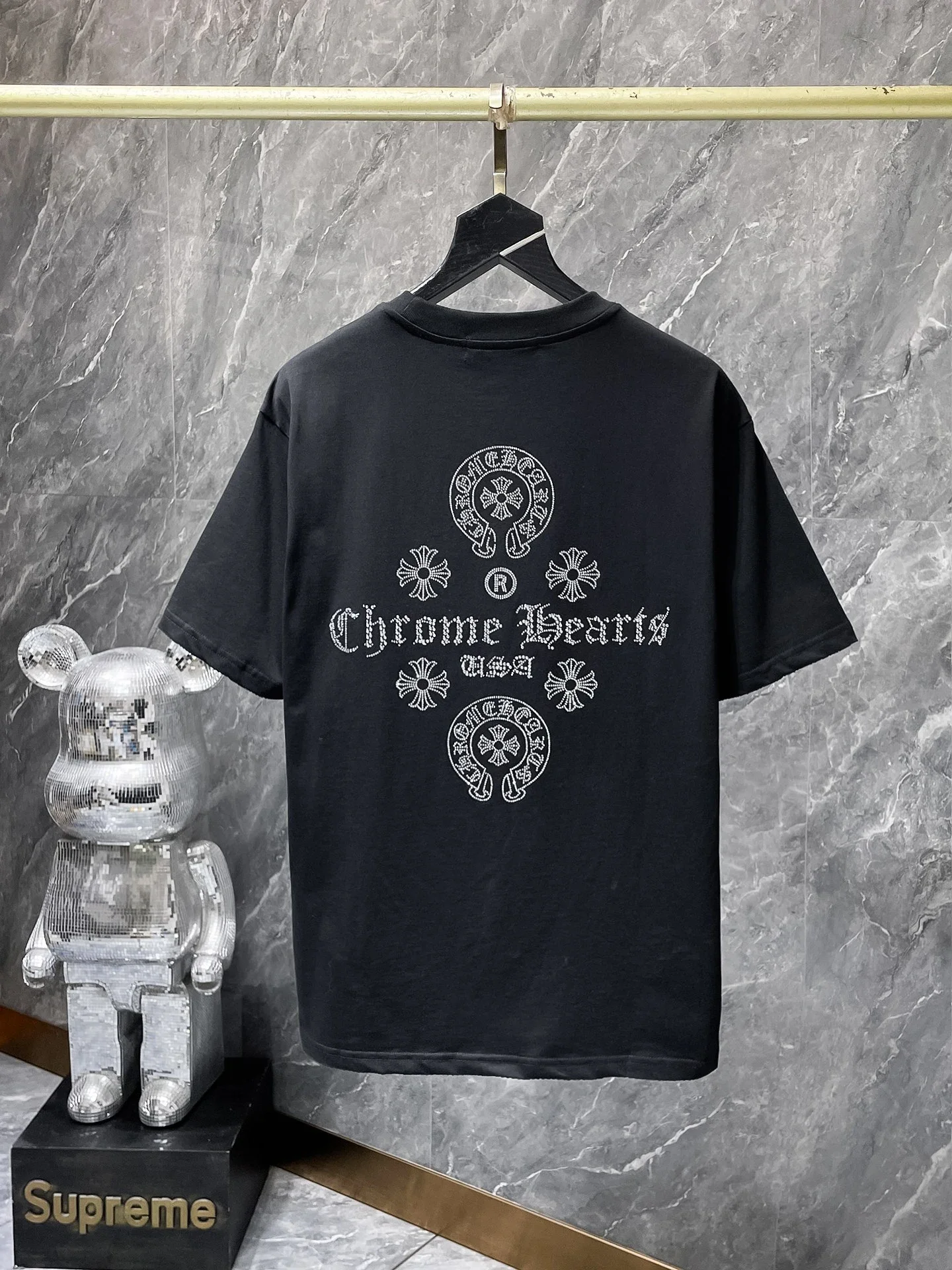 Cross horseshoe patchwork leather and ruffled short-sleeved T-shirt