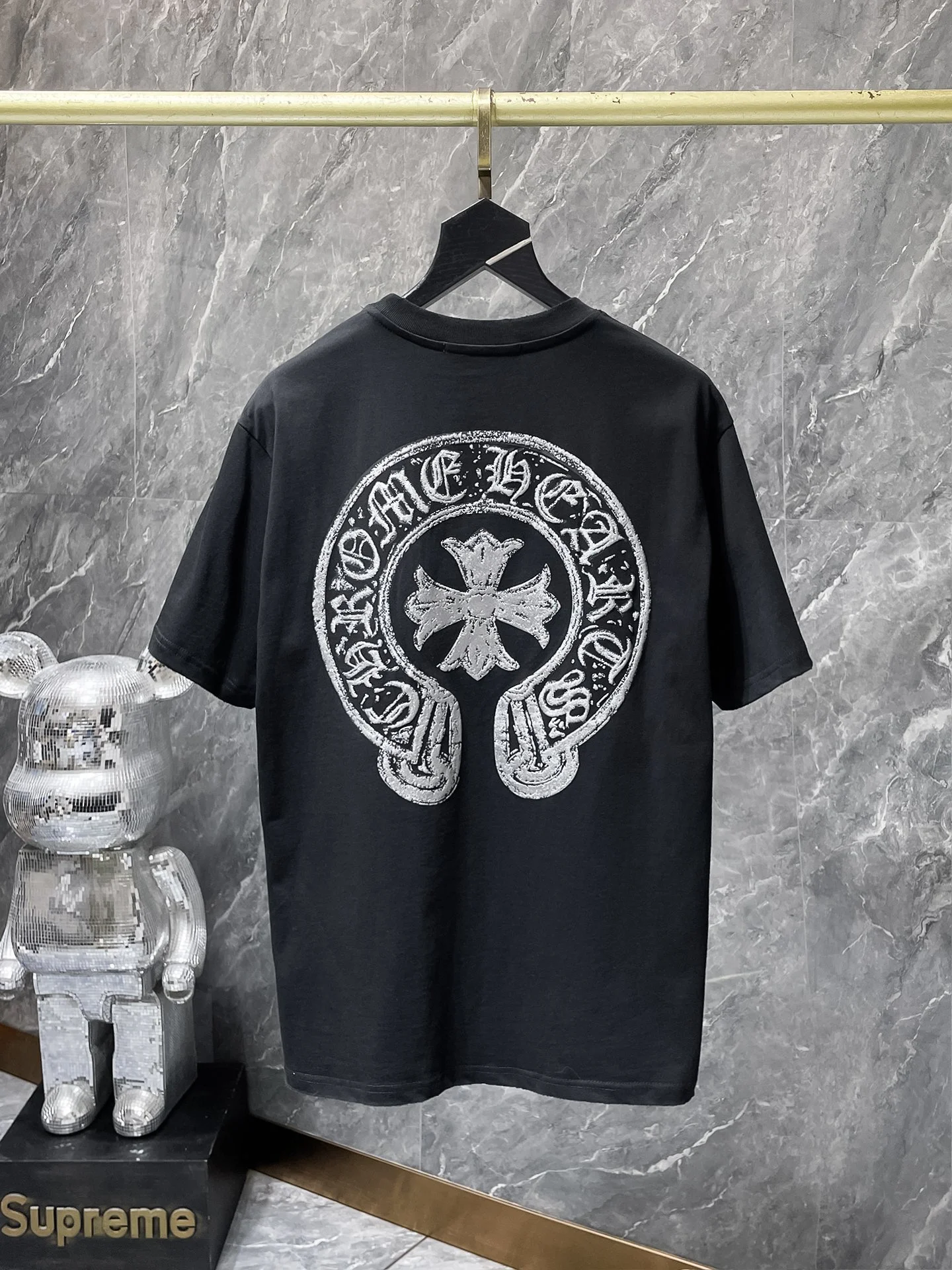 Cross horseshoe patchwork leather and ruffled short-sleeved T-shirt