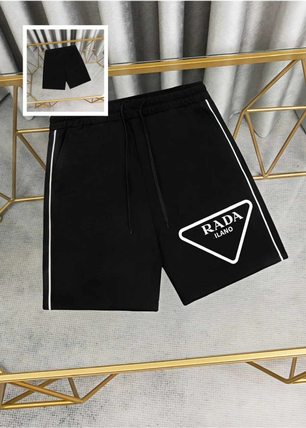 Metal triangle logo series style P short-sleeved T-shirts for men and women