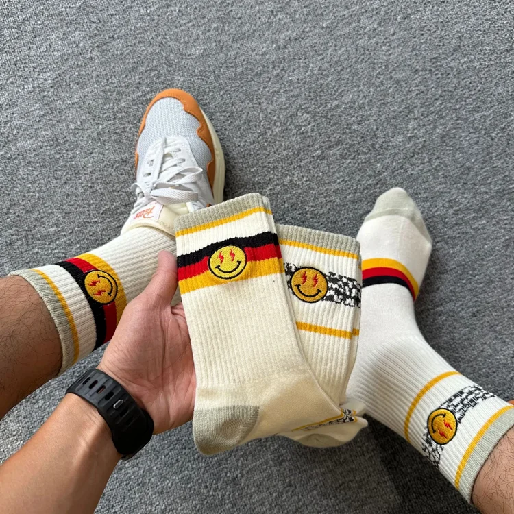 Smiley face embroidered socks street skateboard sports casual mid-calf cotton socks(pic8) Smiley face embroidered socks street skateboard sports casual mid-calf cotton socks