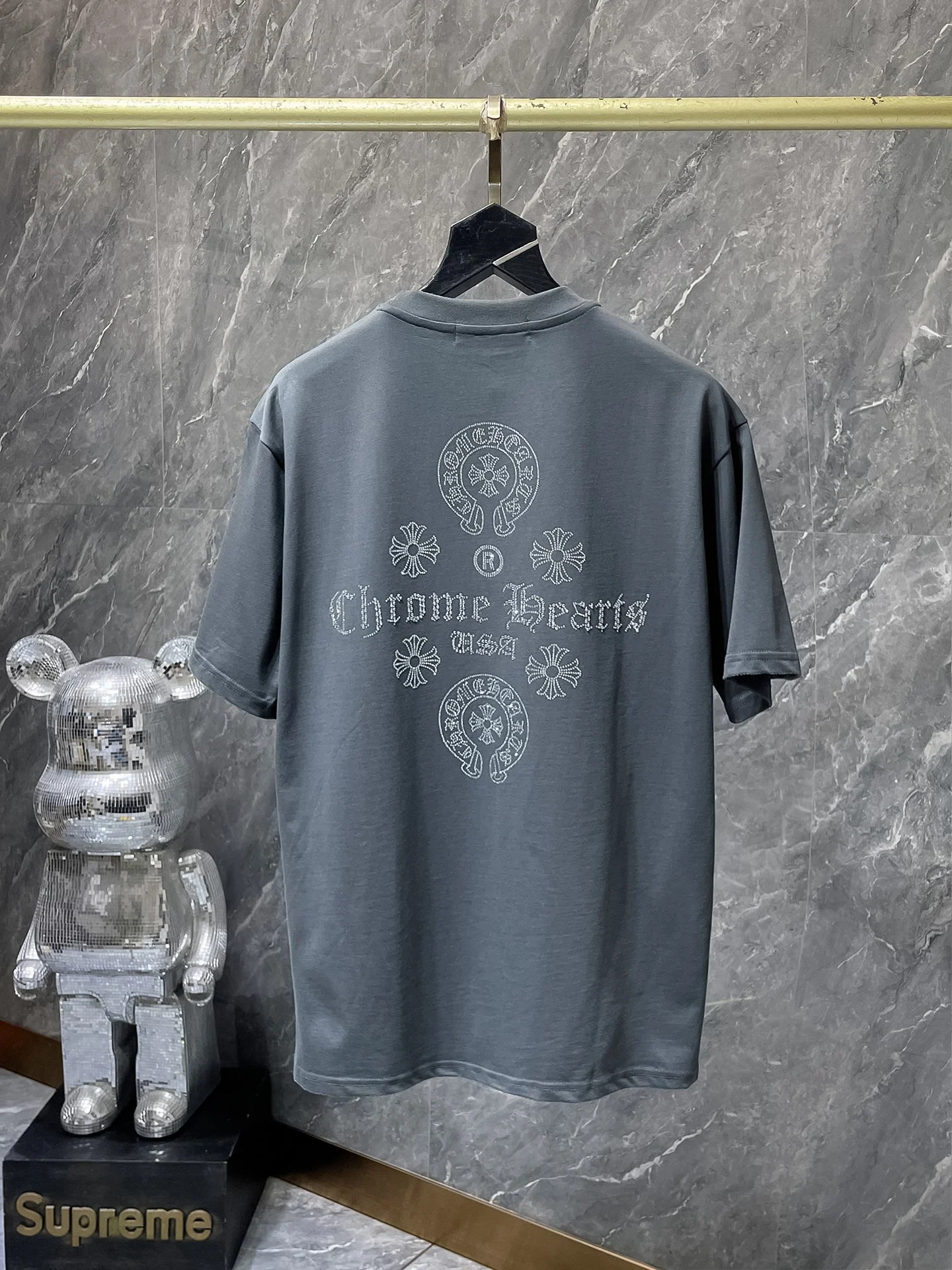 Cross horseshoe patchwork leather and ruffled short-sleeved T-shirt