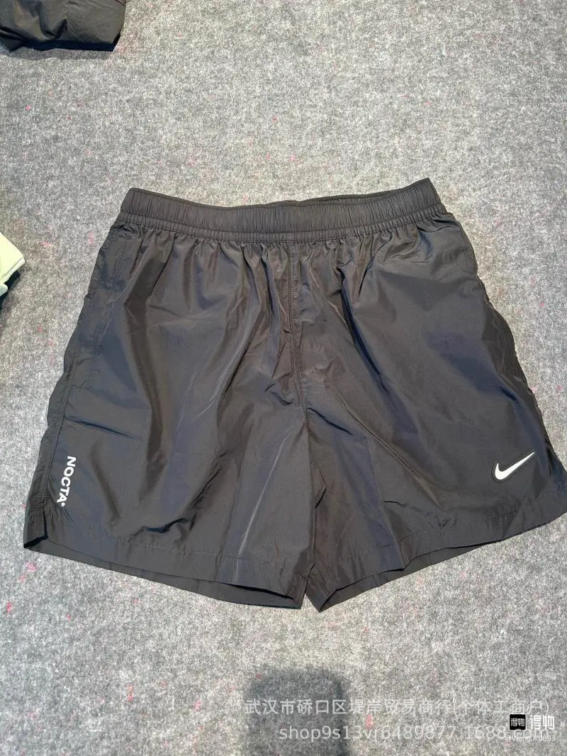 Comfortable, soft and breathable casual shorts with zipper pockets