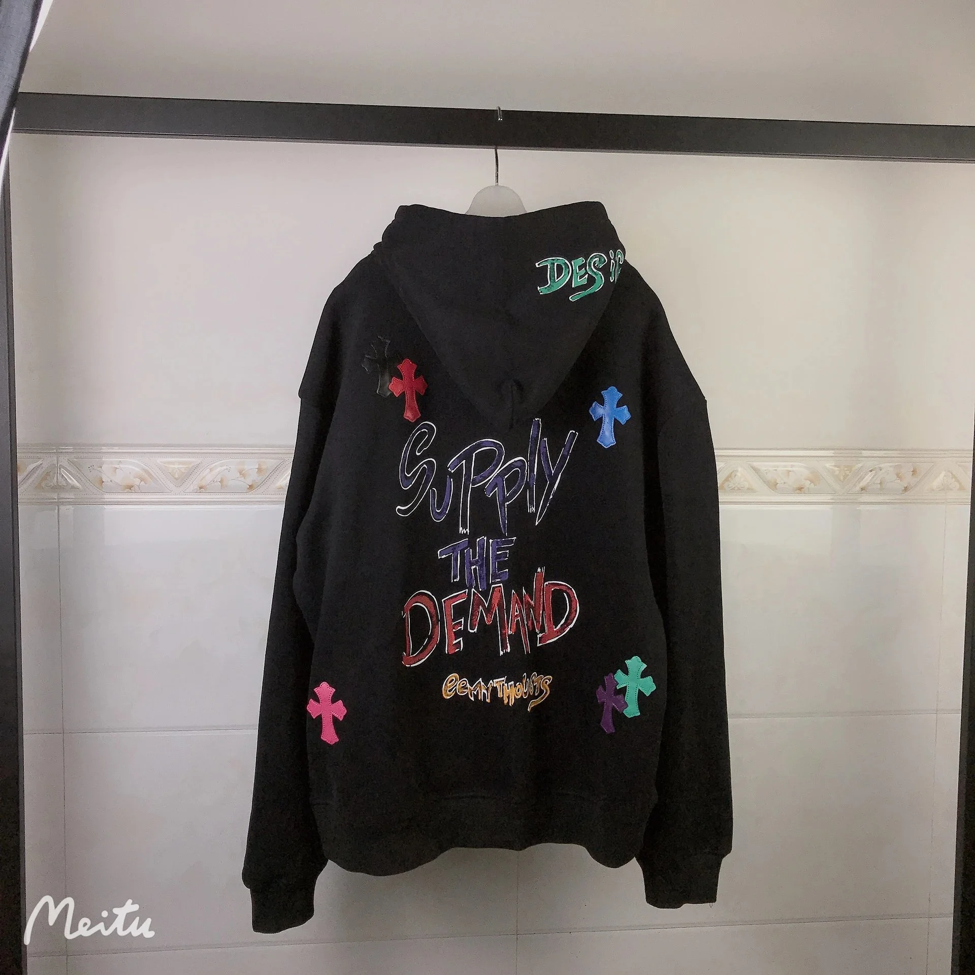 CH cross hooded sweatshirt is versatile and fashionable