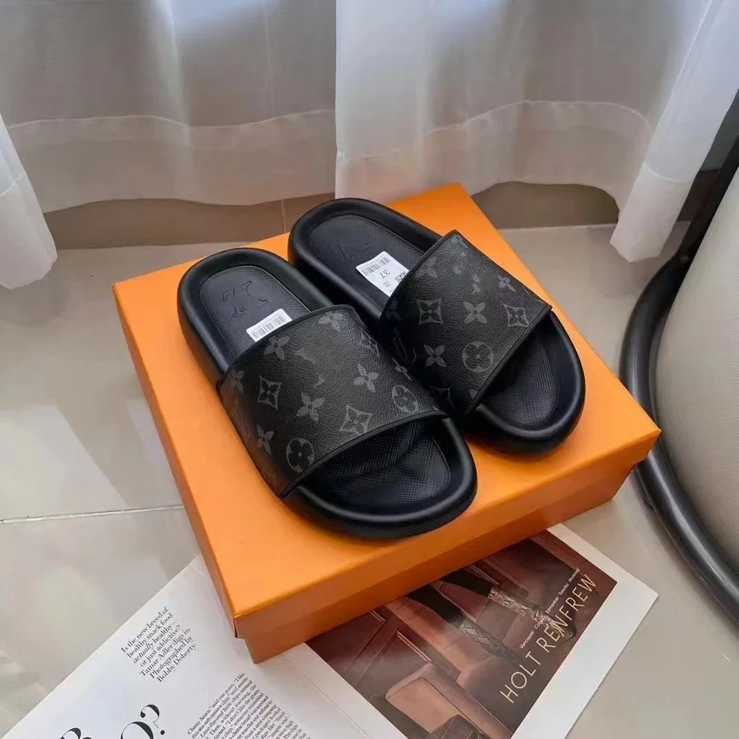 Letter embossed slippers for men and women, flat, non-slip, versatile