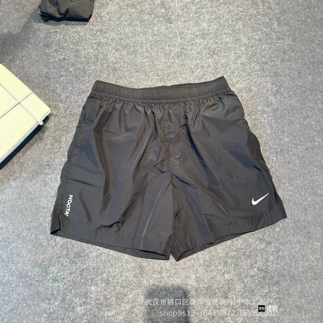 Comfortable, soft and breathable casual shorts with zipper pockets