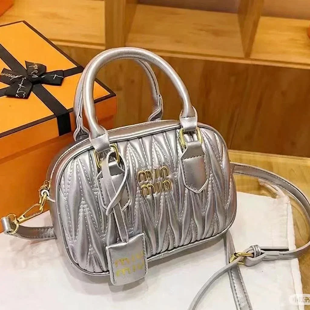 miu lambskin pleated bowling ball Boston daughter carries a small square bag versatile one-shoulder cross-body for women