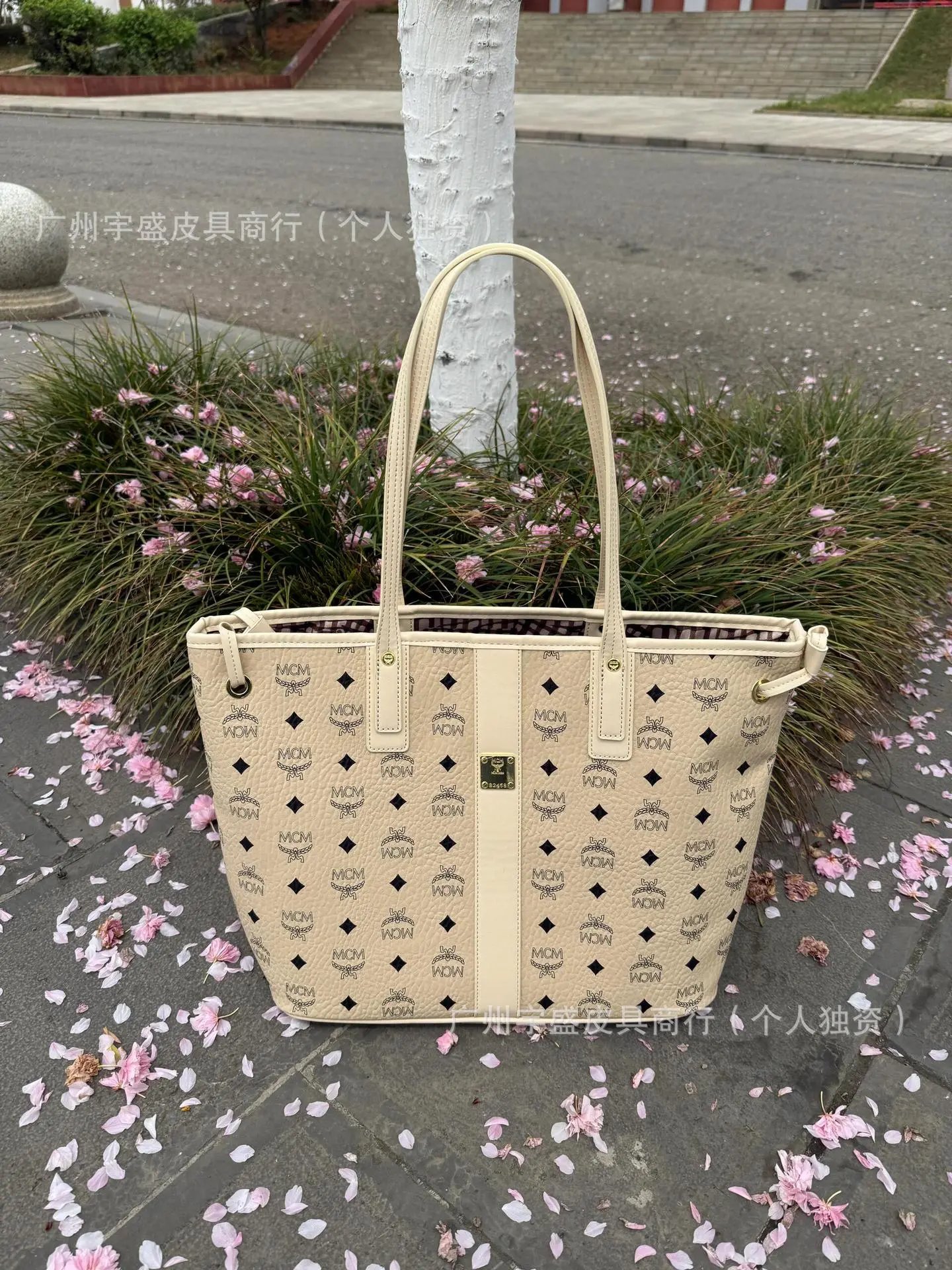 Mother-and-Child Tote Bag photo 4