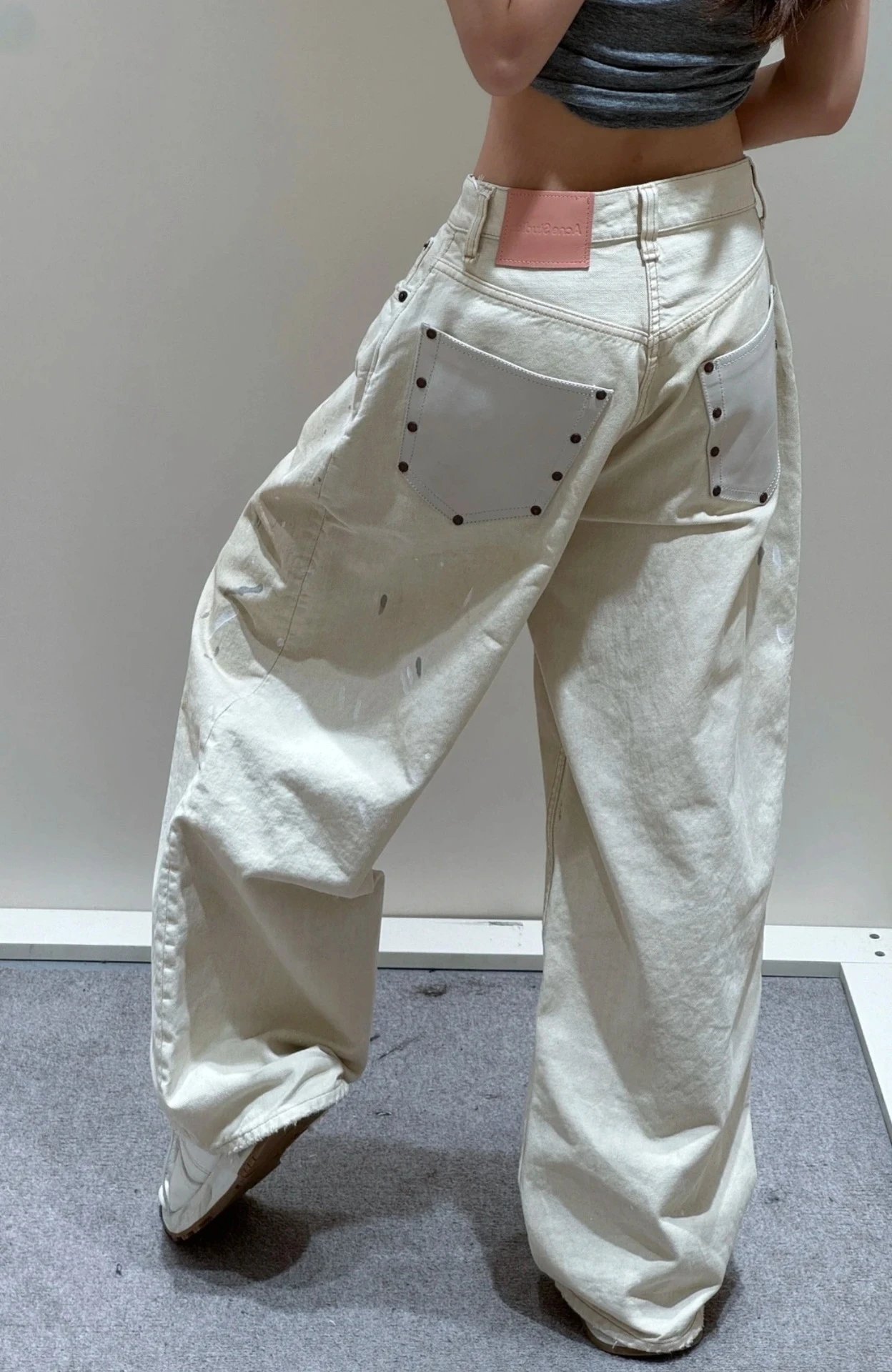 Design Wide-Leg Denim Pants with Patch Pockets Off-White Jeans - 10