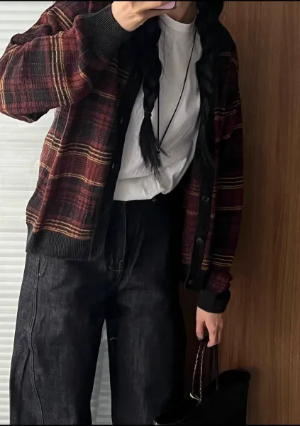 Design Plaid Collar Cardigan in Rust and Black Outerwear.cardigan - 18