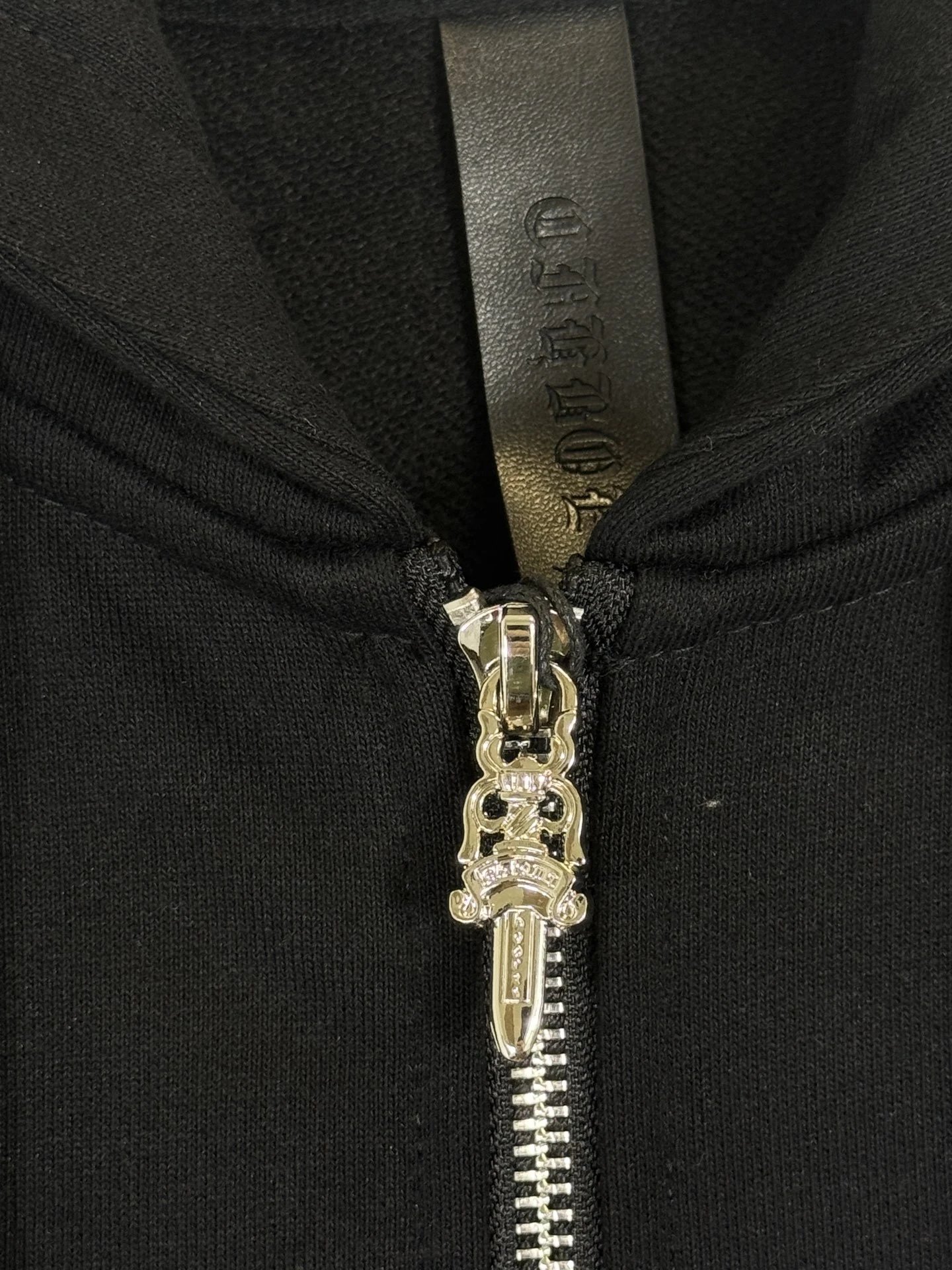 Design Pearl-Embellished Gothic Logo Hoodie White - 10