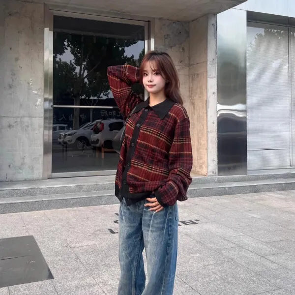 Design Plaid Collar Cardigan in Rust and Black Outerwear.cardigan - 7
