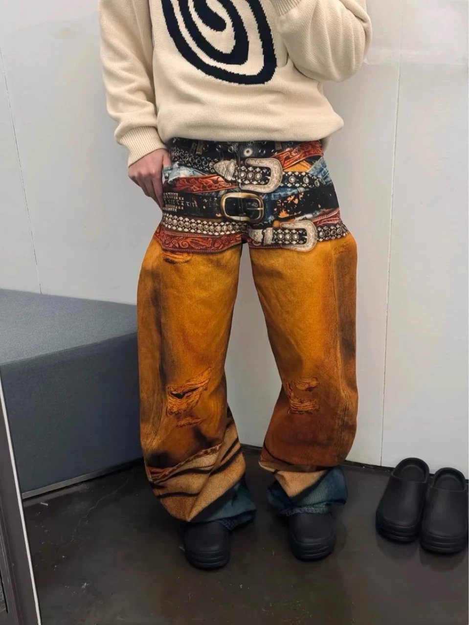Design Belt-Print Distressed Wide-Leg Jeans - 13