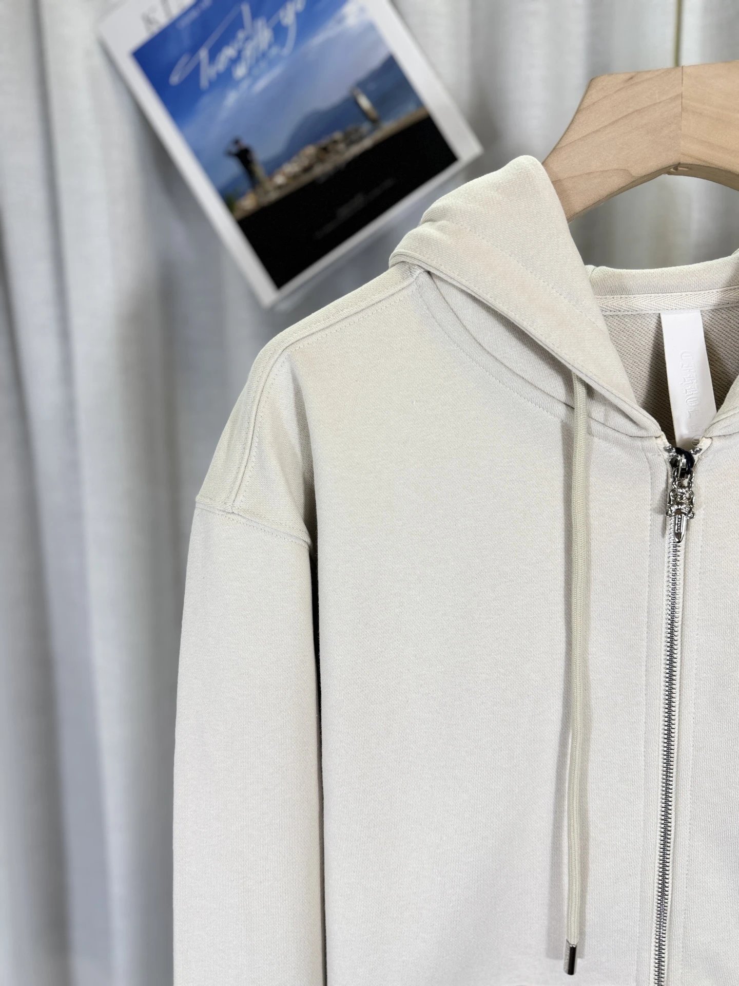 Design Pearl-Embellished Gothic Logo Hoodie White - 21