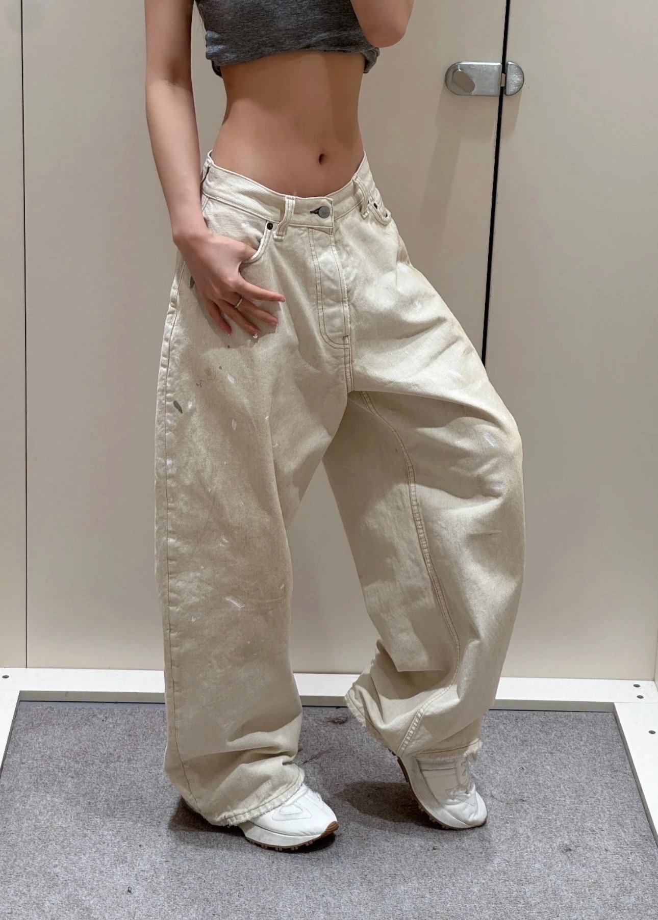 Design Wide-Leg Denim Pants with Patch Pockets Off-White Jeans - 9