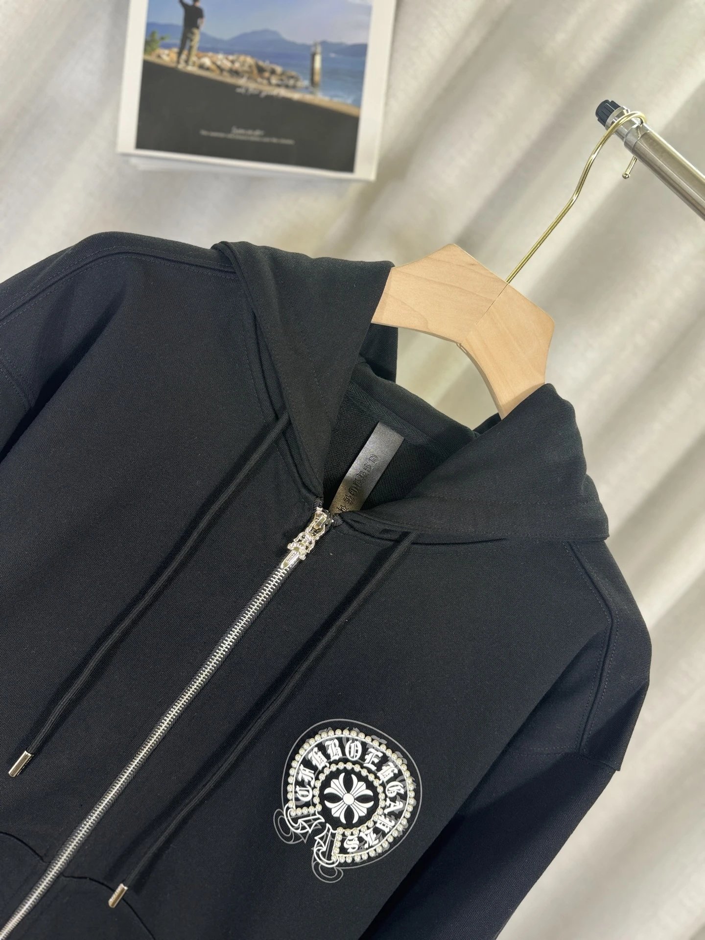 Design Pearl-Embellished Gothic Logo Hoodie White - 5
