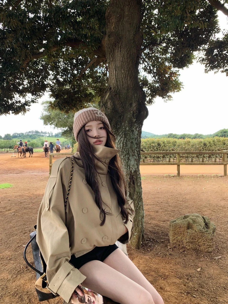 Design Beige Oversized Trench Coat Short Sleeve Jacket with Belted Cuffs Outerwear.jacket - 10