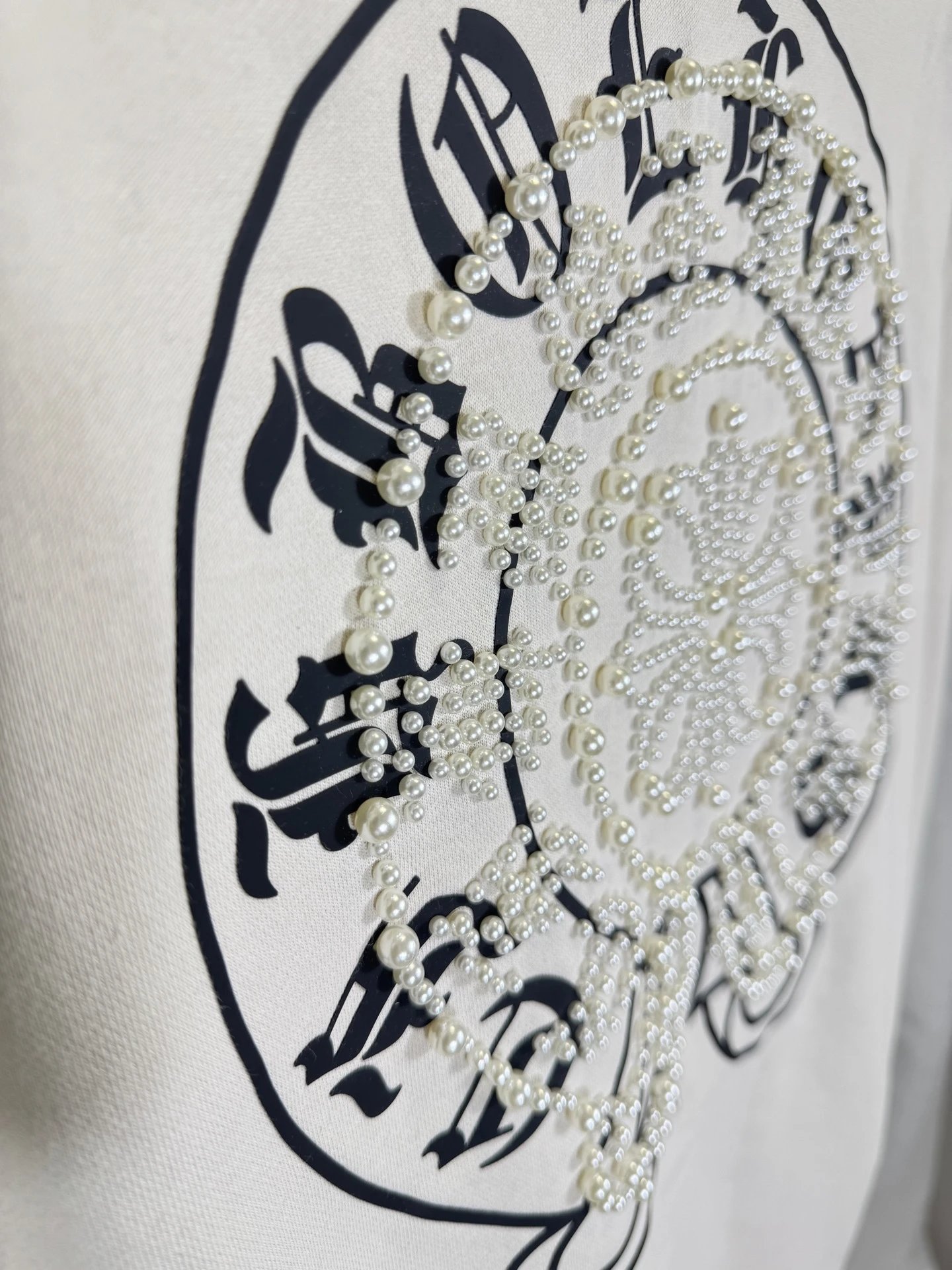 Design Pearl-Embellished Gothic Logo Hoodie White - 26