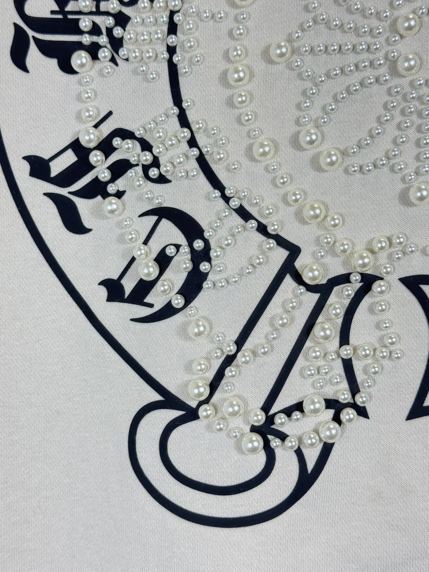Design Pearl-Embellished Gothic Logo Hoodie White - 28