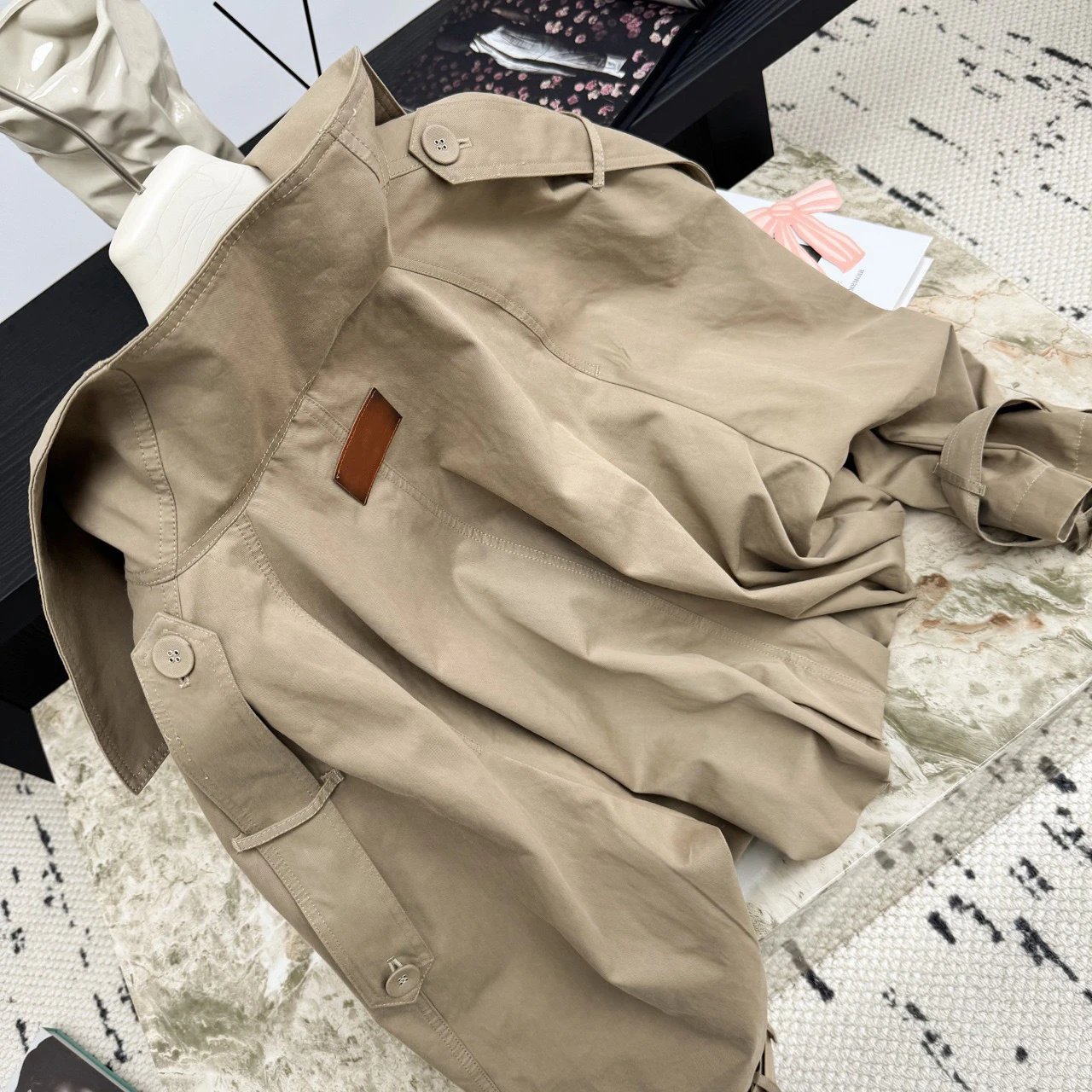 Design Beige Oversized Trench Coat Short Sleeve Jacket with Belted Cuffs Outerwear.jacket - 8