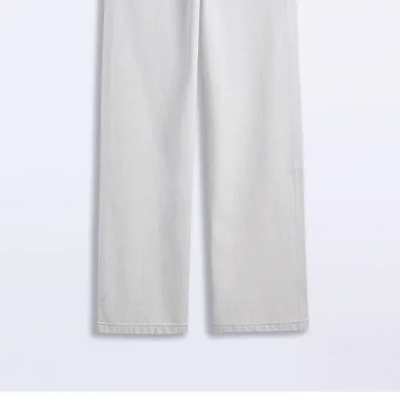 Design Wide-Leg Light Wash Jeans - 6