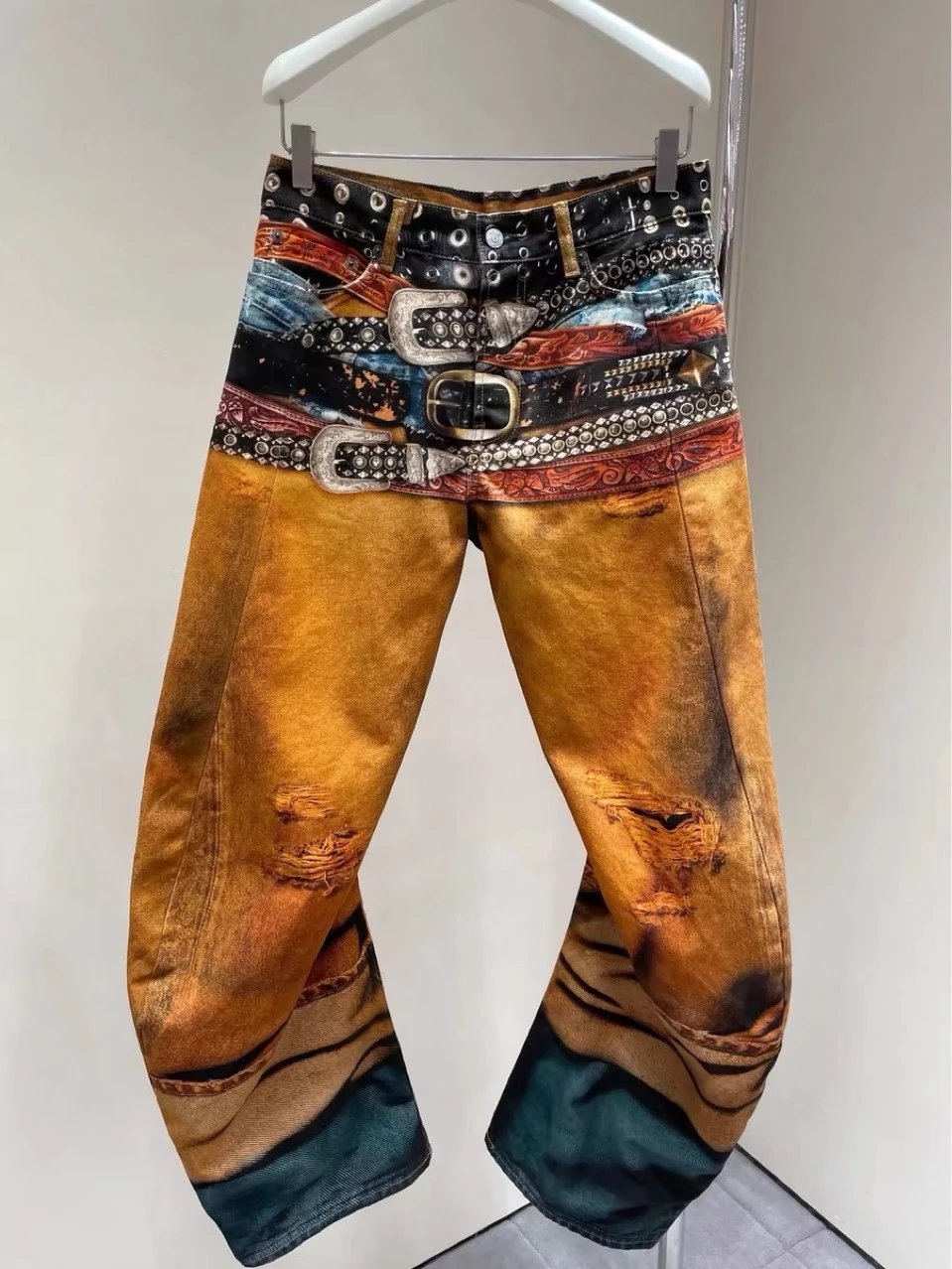 Design Belt-Print Distressed Wide-Leg Jeans - 9