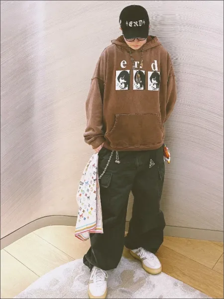 Design e.r.d Graphic Distressed Hoodie Brown - 39