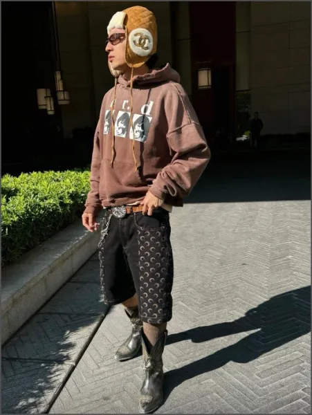 Design e.r.d Graphic Distressed Hoodie Brown - 37