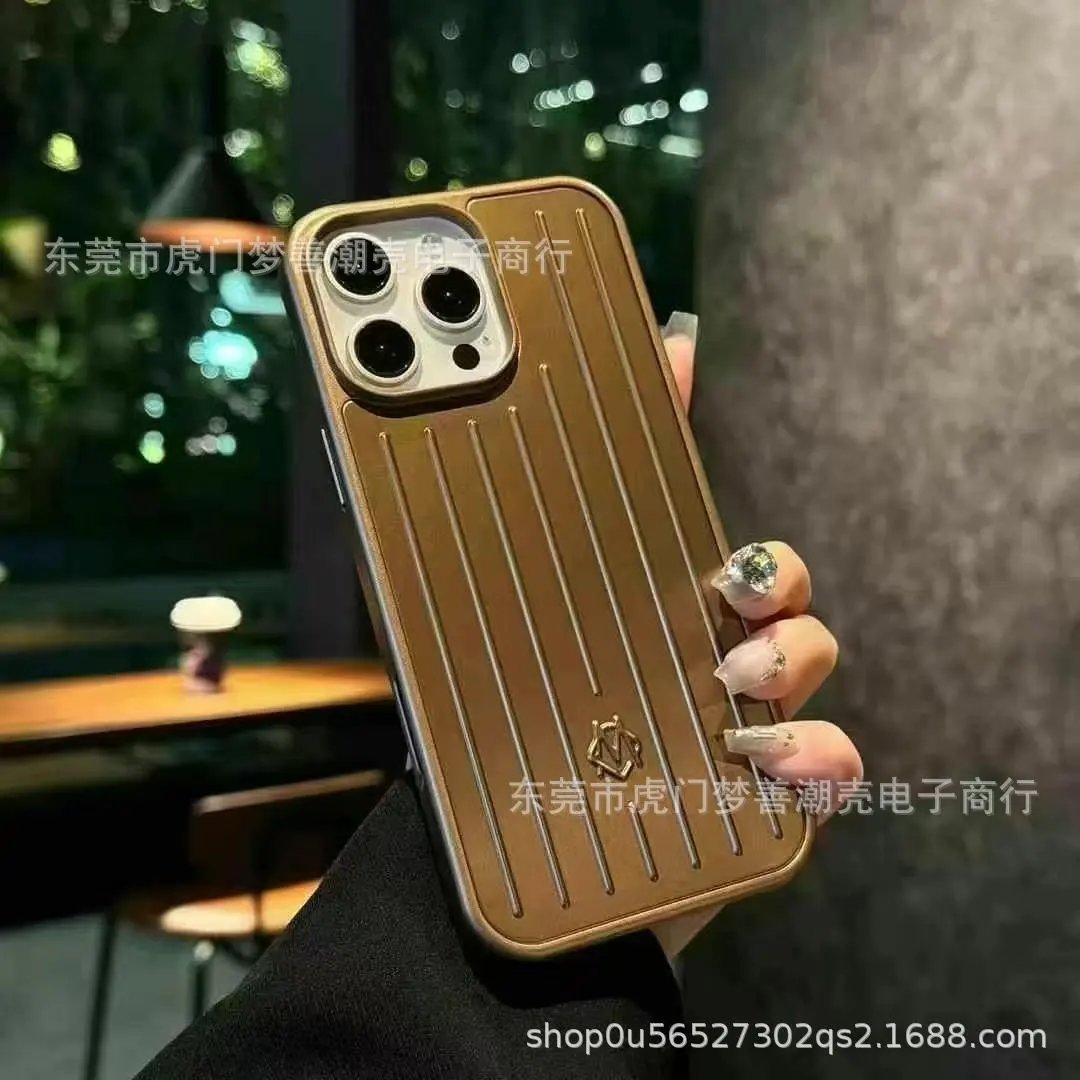 Design Luxury Ribbed Gold Phone Case for iPhone 13 Pro