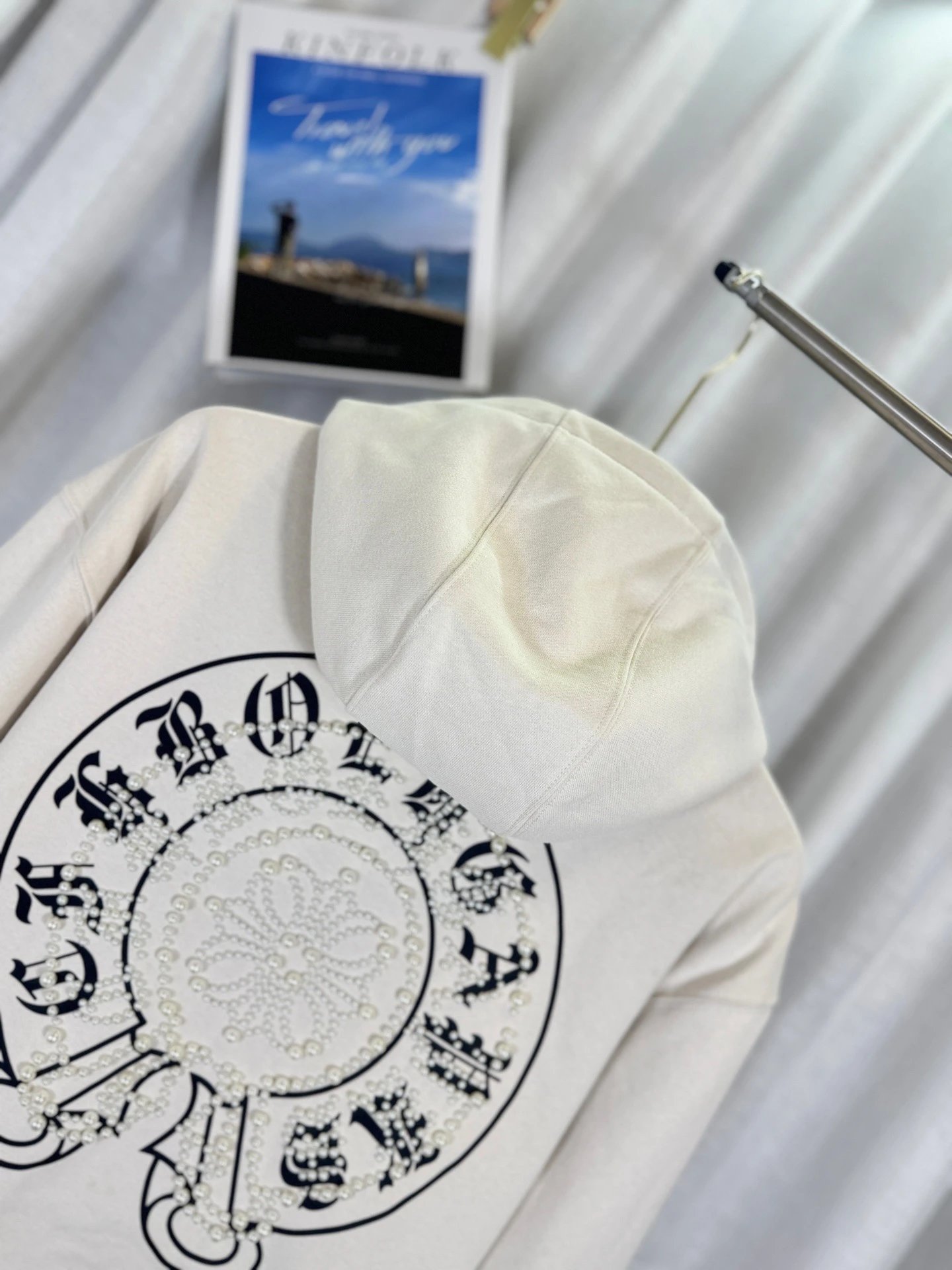Design Pearl-Embellished Gothic Logo Hoodie White - 24