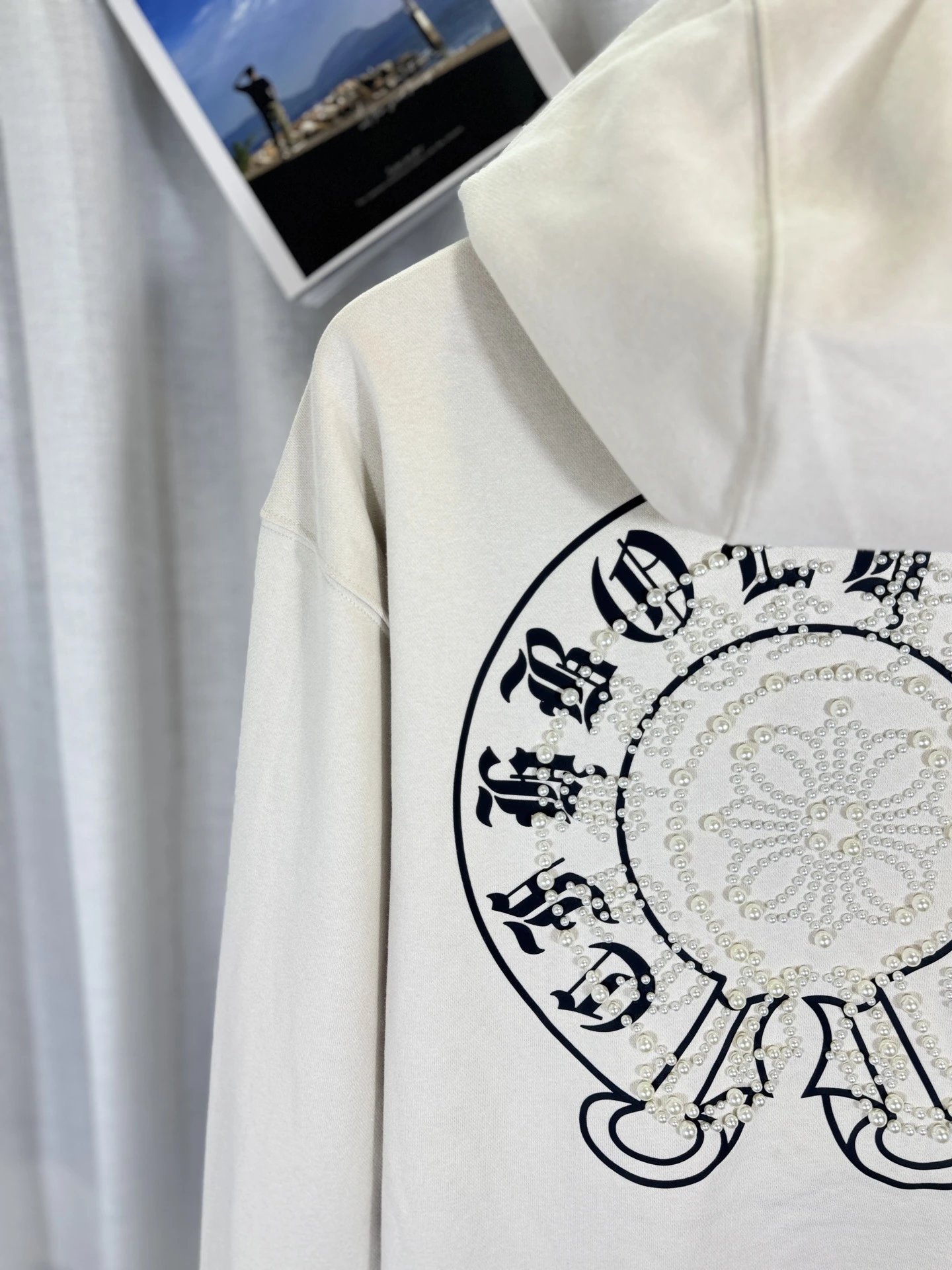 Design Pearl-Embellished Gothic Logo Hoodie White - 25