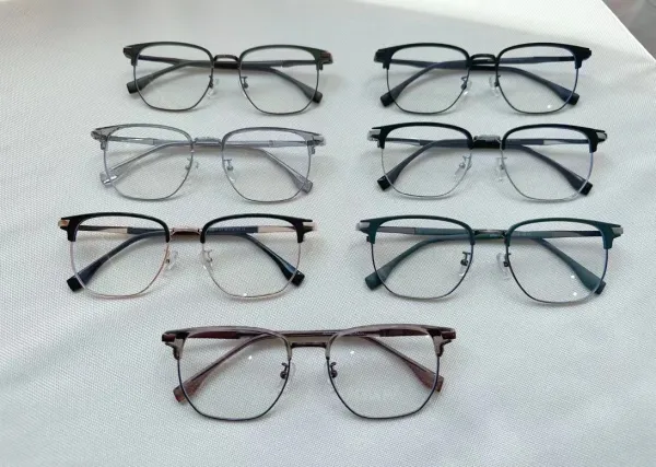Design Amber Acetate Optical Glasses with Gold-tone Chain Detail Eyewear - 4