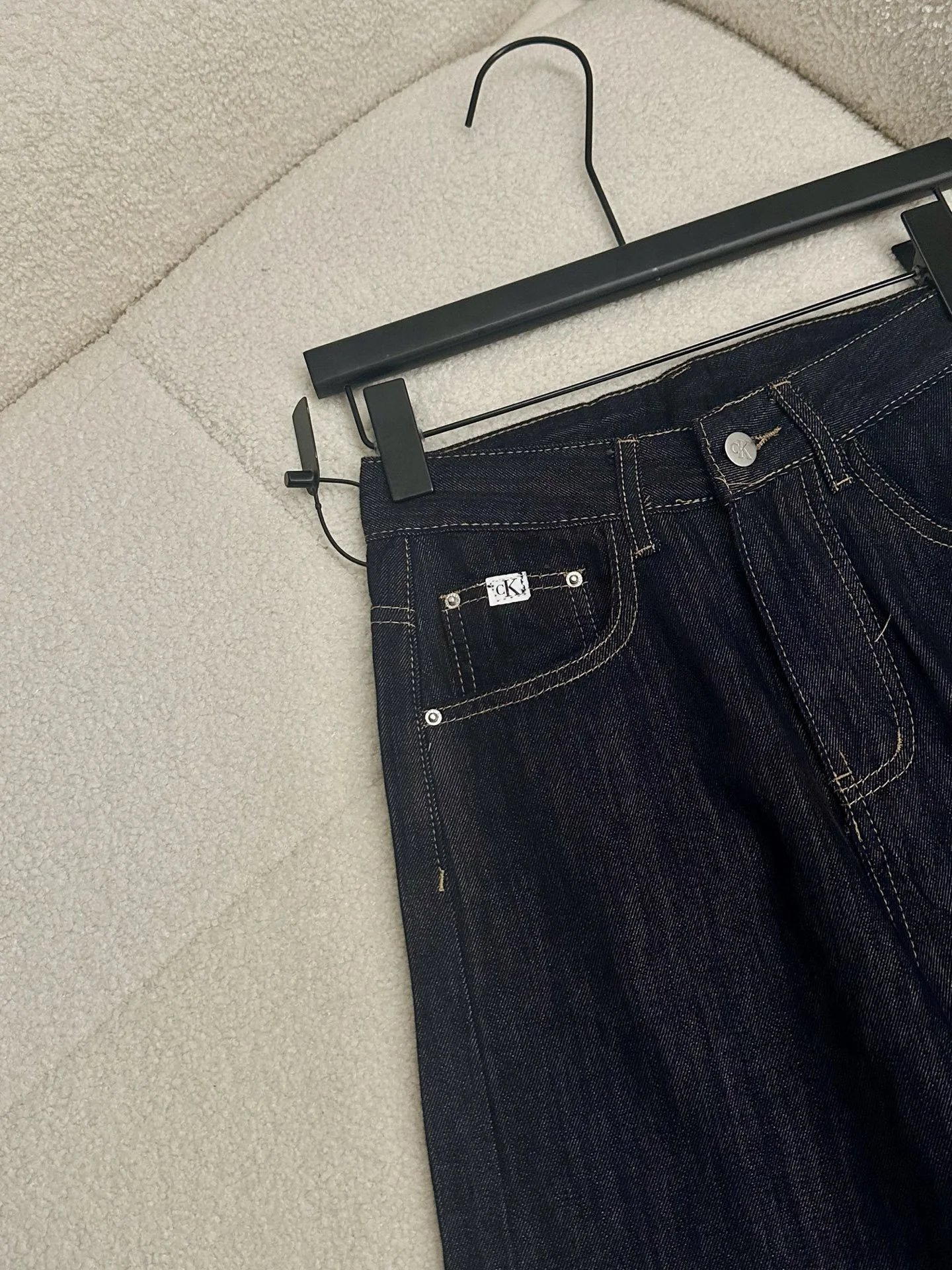Calvin Klein Jeans Logo-Tab Wide-Leg Denim Jeans in Dark Wash - 10