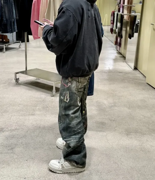 Design Distressed Embroidered Chain-Decorated Wide-Leg Jeans - 5