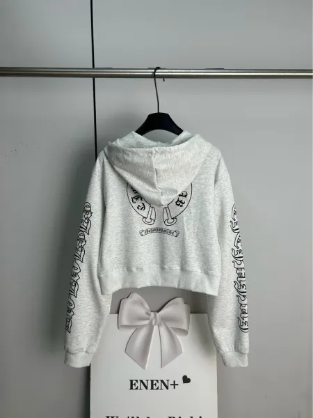 Design ENEN+ Cropped Zip-Up Hoodie in Pink and Black Hoodie - 5