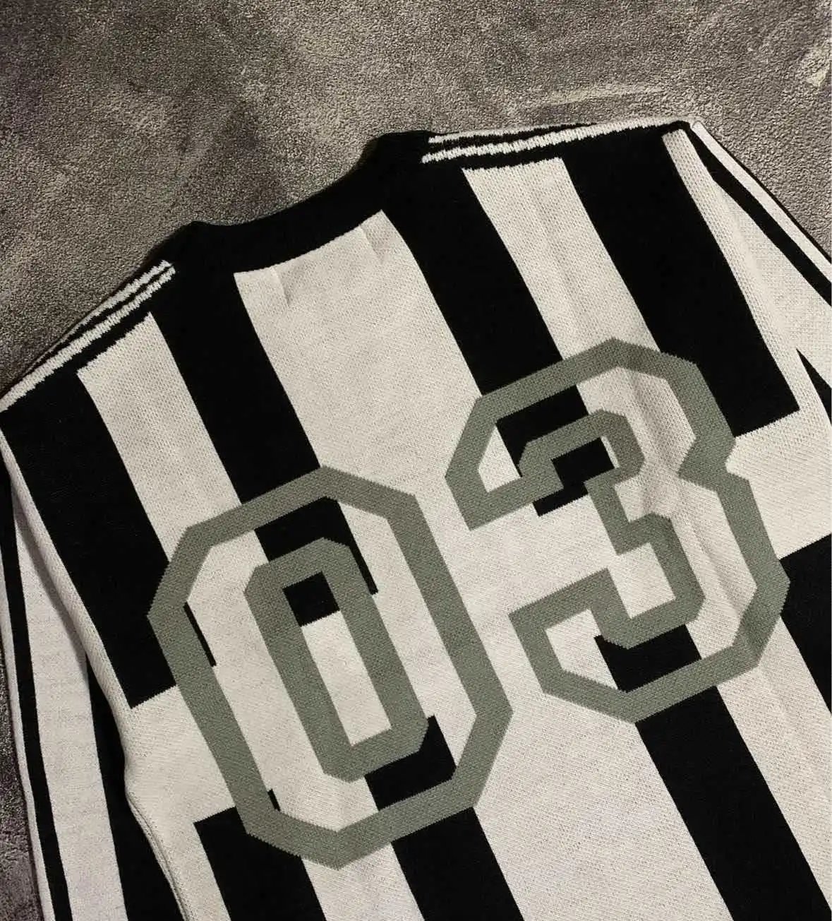 Design Cluthvision Striped Knit Jersey Black and White Jersey - 8
